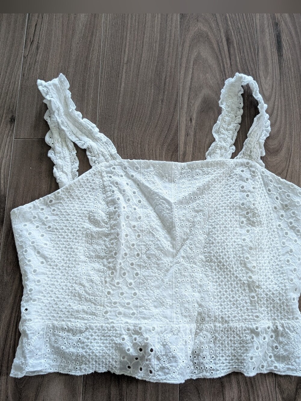 URBAN Romantics White Eyelet Lace Cropped Tank (Size Small)